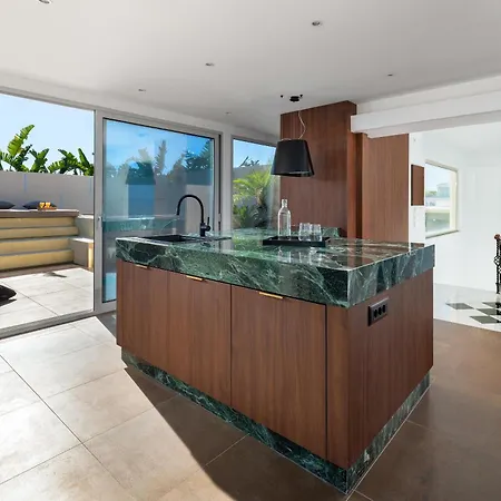 Hamilton Elite Penthouse Rhodes City