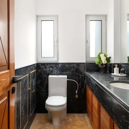 Hamilton Elite Penthouse Apartment