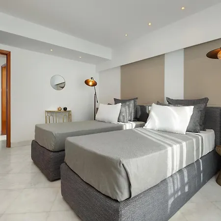 Hamilton Elite Penthouse Apartment